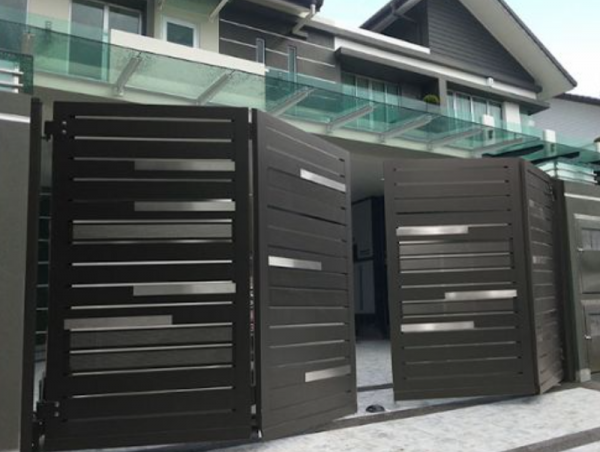 Pagar dengan pagar lipat bergaya kontemporer